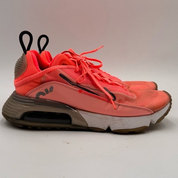 Nike Women’s 10 Air Max 2090 Lava Glow Pink Bleached Coral Sneakers - Picture 2 of 7